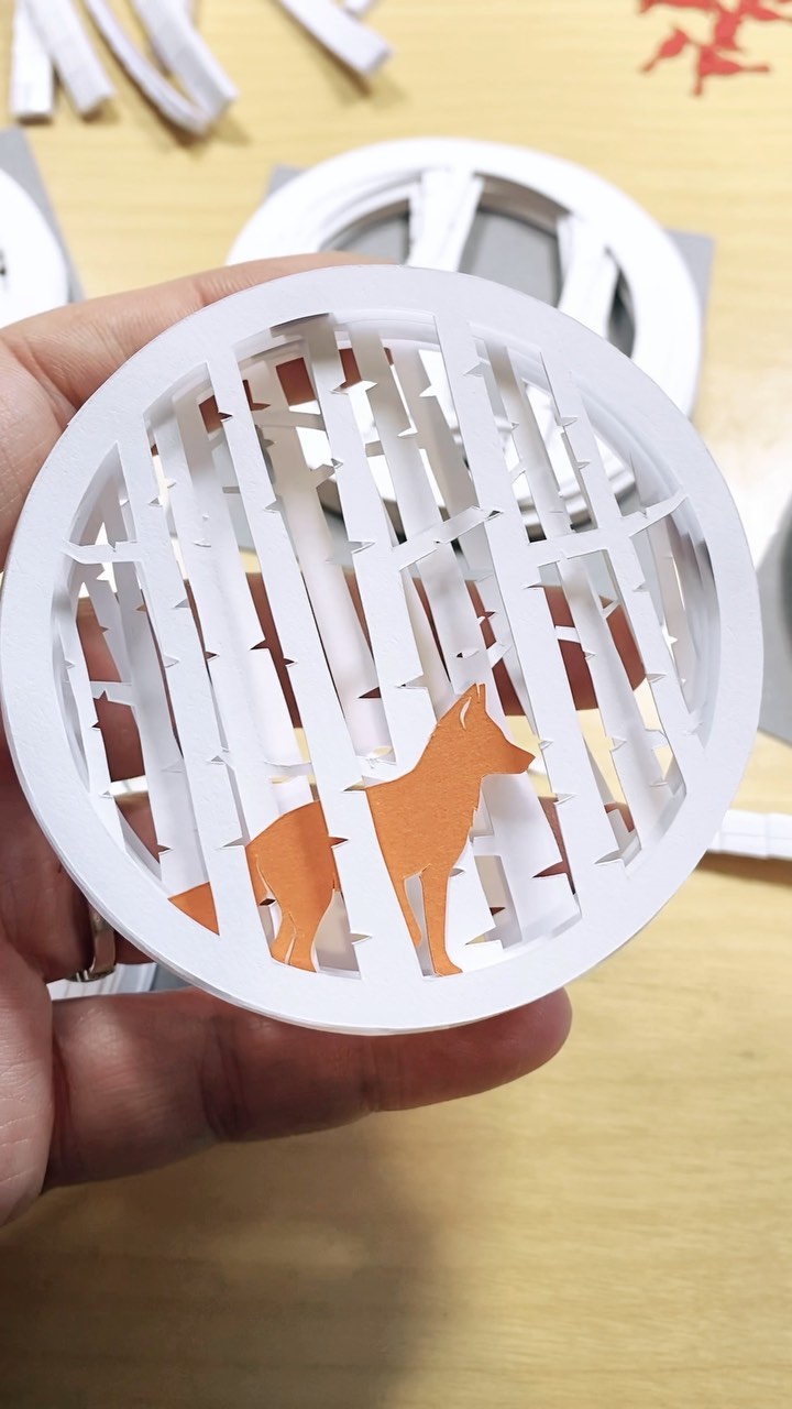 Ooo I love shadows on white paper 🤤
🦊 These foxy friends are joining me at @modern.makers.market.ptbo on November 27th and will also be available @themakershubofcanada in November. They’ll also be available for shipping soon as well!
#handmadecanada #shopsmallchristmas #modernmakersmarket #themakershubofdurham #handcutpaper #paperart #fox #forest