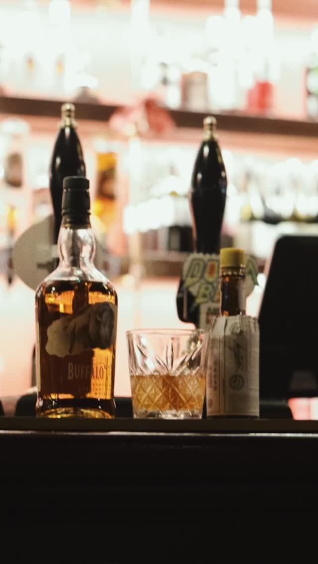 A man’s go to cocktail….
I grew up listening to the blues. It was my first musical preference. Only right I put one of my favourite classic blues artists over the original men’s classic cocktail. 🤌
#oldfashionedcocktail #deptford #jamcircus #londonbased #videographer #howlinwolf