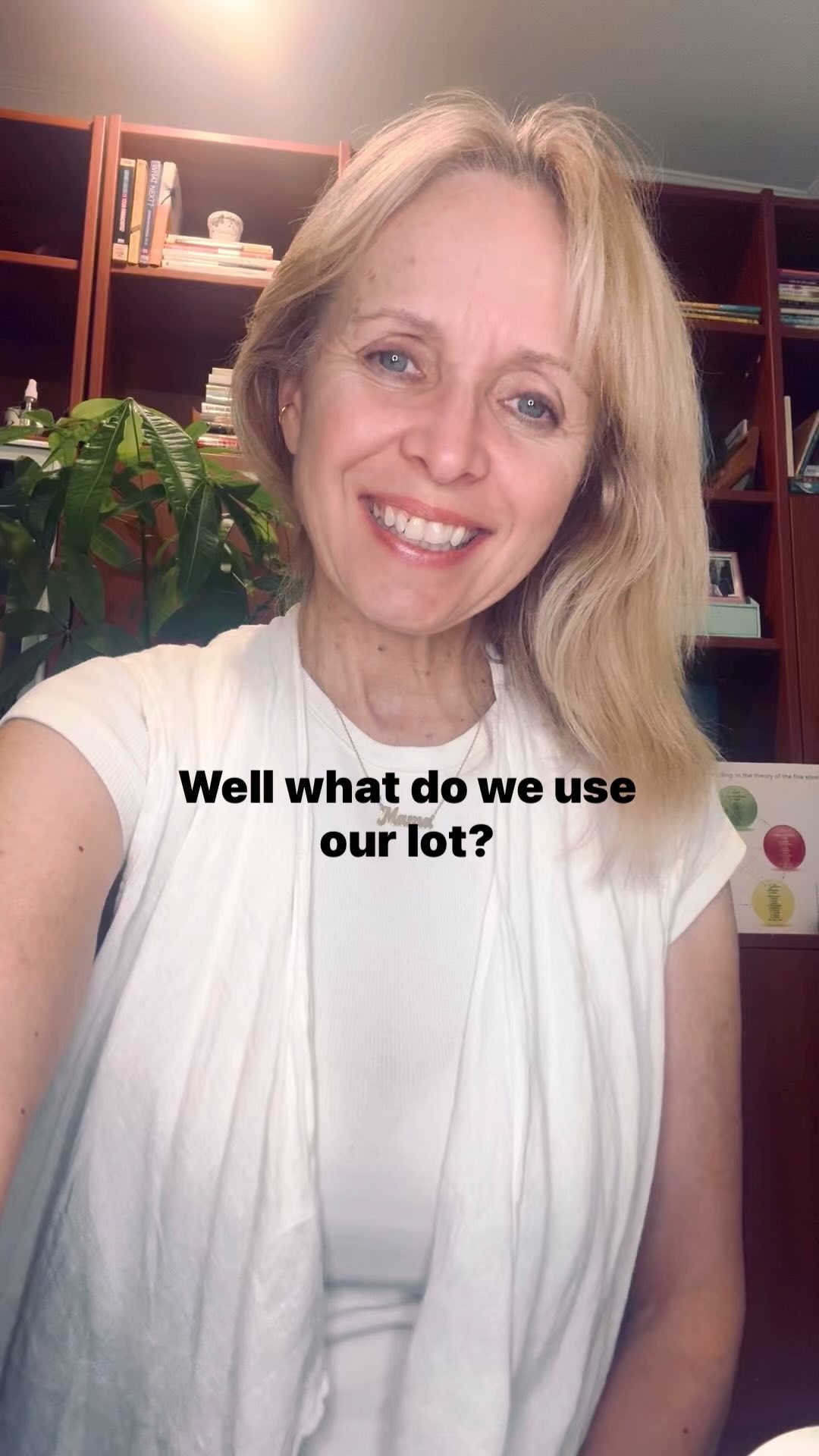 The THROAT is on duty in Autumn in Chinese Medicine.
Our voice and throat chakra is powerful. How you speak matters and what you say matters to how you FEEL.
This can also be a season when sore throat or throat infections can come up so let's bring in a spring forest qigong energy healing to those areas connected directly to your neck, head and throat.
HOW: Use your right thumb to massage an inch or two below the knuckles on the back of your hand in two spots: between the bones coming down from your middle finger and your ring finger and between the bones coming down from your ring finger and your little finger. Repeat with other hand starting on your left side.
How Long: One Minute per side. As often as needed. Best time: 9 to 11 pm but do when you need it. These areas have energy channels connecting directly to your neck, head and throat.
This is good for teachers and people who use their voices a lot!
Tip courtesy book Head to Toe Healing
#chinesemedicine #qigong #wednesdaywellness #qigonghealing #accupressure #sorethroatremedy #coldseason