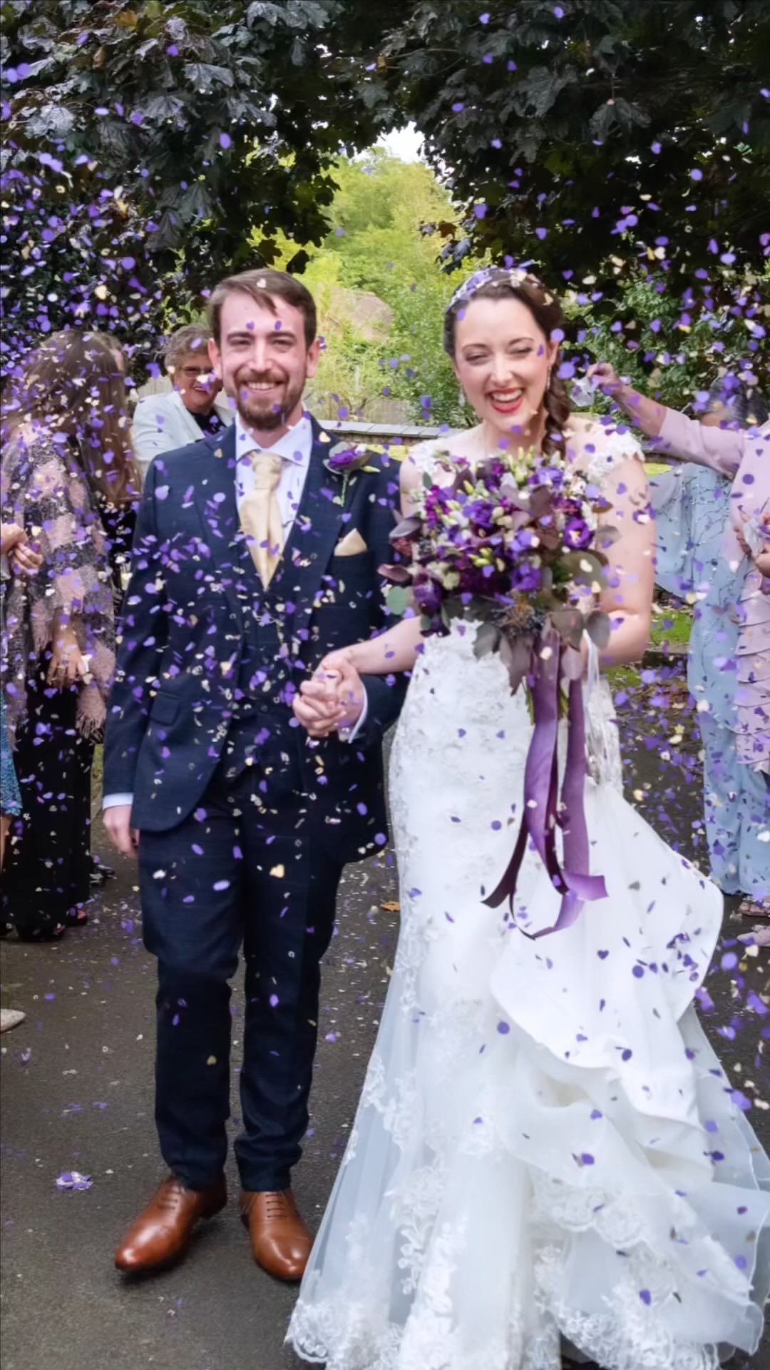 I handed over my final wedding from 2021 this evening!
And what a beautiful wedding it was! Congratulations Hannah & Ryan!
@suttonboningtonhallweddings
@plaits_and_pin_curls
@smithstreetbakers
@doodahdesigns
@sueyorkmakeupartist
#wedding #confetti #suttonbonington #bride #groom #bridesmaid #bridesmaids #groomsmen #bestman #suited #dress #mrandmrs #newlywed #wedding #midlandswedding #onemoment #onemomentuk #hannah #Ryan #mr #mrs #nikon #octoberwedding #postponedwedding #covidwedding2021 #wedding2021