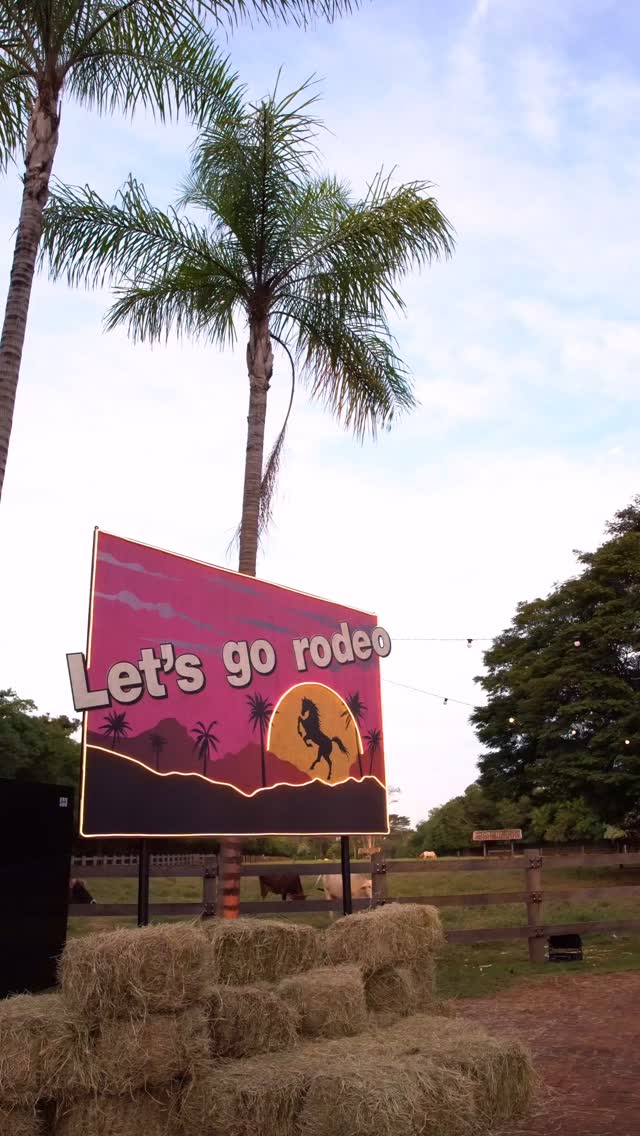 🔥 “LET’S GO RODEO - Ana Castela”
Churrasco Oficial do Lançamento
Quando a voz do agro encontra o melhor do Texas Barbecue…
Raony Bufalieri & Equipe assinando o churrasco oficial do lançamento do novo álbum LET’S GO RODEO.
🔥 Defumação de carnes no pit smoker
🔥 Cortes nobres direto na brasa
🔥 Estilo, sabor e tradição no verdadeiro Texas BBQ
👉 Ao lado da boiadeira Ana Castela, levando o melhor do churrasco americano para celebrar este grande momento.
LET’S GO RODEO! 💥🐎🎶
@anacastelacantora
E que comece a festa!
Equipe Raony Bufalieri.
#TexasBBQ #LetsGoRodeo #AnaCastela #RaonyBufalieri #ChurrascoDeResponsa