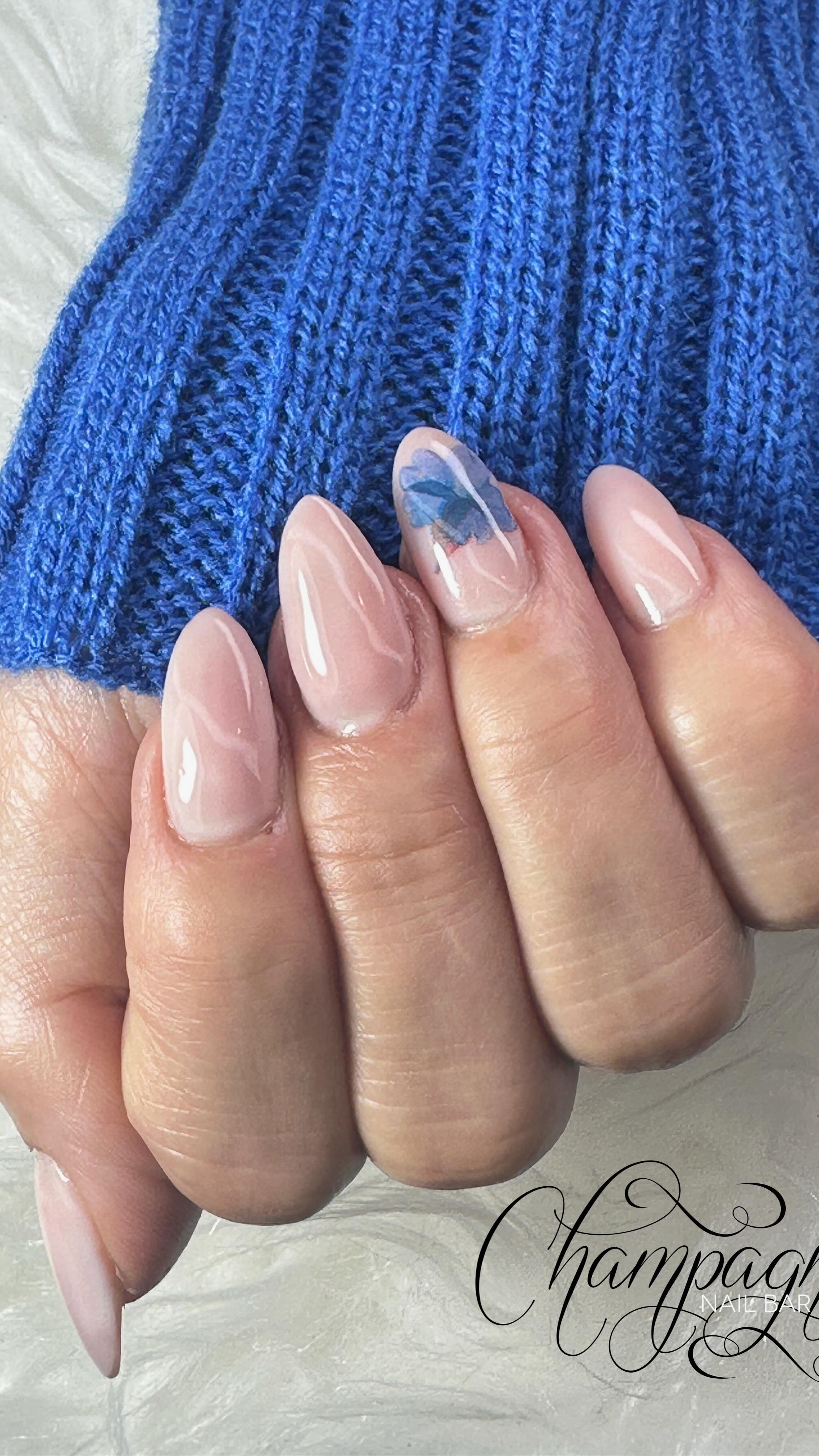 Tried Foiling nail design transfers? So many images to choose from and the application tips and tricks ate endless to get desired results!
#champagnenailsnz #rotoruanailtech #customnails #rotoruanailartist #nailartist💅 #nailslove💅 #gelpolish #acrylicnailsrotorua #rotoruanailsalon