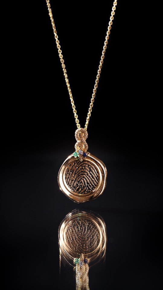 |Forever with You| is our customizable collection of fine jewelry, etched with the authentic fingerprint of your loved ones ♡
It was designed to honor your most cherished bonds!
Sealed forever in the warm embrace of gold.
Discover more at the link in Bio
or DM for further inquiries.
#foreverwithyou #fingerprintjewellery #fingerprintjewelry #josannemark #finejewelry #sentimentaljewelry #bespokejewelry #custommadejewelry