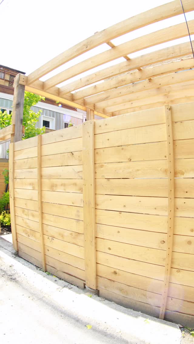 🎥 Quand l’image met en valeur le travail de terrain.
Un bloc optimisé par deux expertises locales, chacune dans son domaine.
🌿 @coteruelle – Paysagement : pavé Westmount, pelouse synthétique, carrelage en porcelaine, plantation de plantes et arbustes.
🏗️ @constructionfelixarchambault – Construction : pergola en pruche et clôture sur mesure après le travail d’excavation
📍Montréal