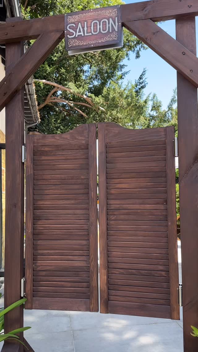 WILD WEST 🤎
Lucky enough to work with @lightupeventshertfordshire for the 2nd year creating the @j2agency summer party, as always it was perfection and Abbie’s vision completley came to life 🤠
Incredible florals by @charlesandfaye and we were all supported by Ian, the dad of @lightupeventshertfordshire who is dream to work with 🌻
@lightupeventshertfordshire hired our
bespoke wooden backdrops @garyteden 🤎
wagon wheels
bespoke sign @garyteden 🤎
wooden tables and chairs
cowboy accessories hats to boots and more
bunting
lounge spaces festoon lighting
cowboy perfection 🤎
@lightupeventshertfordshire so talented 🤠🤎🌻
#cowboystyle #cowboyparty #cowboytheme #cowboydecor #cowboystyling #cowboy #partystyling #hiredecor #decorhire #setdressing #setdressinglife #partystylist #londonpartyplanner #hertfordshirepartyplanner