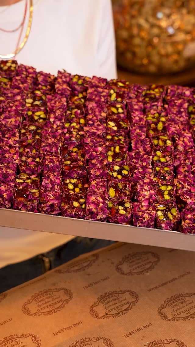 Lezzetlerimizle ağzınız tatlansın, kalbiniz şenlensin! 😌🤍
📍Üsküdar Merkez İmalat
📍Üsküdar Balıkçılar Çarşısı
📍Kadıköy Balıkçılar Çarşısı
#ŞekerciCaferzade #Üsküdar #Kadıköy