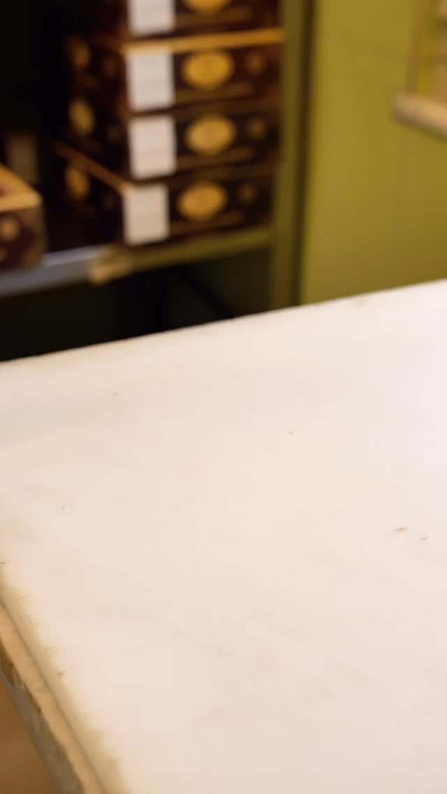 Bir kutu mutluluk hediye etmek istersen Şekerci Caferzade seni bekliyor! 🎁
📍Üsküdar Merkez İmalat
📍Üsküdar Balıkçılar Çarşısı
📍Kadıköy Balıkçılar Çarşısı
#ŞekerciCaferzade #Üsküdar #Kadıköy