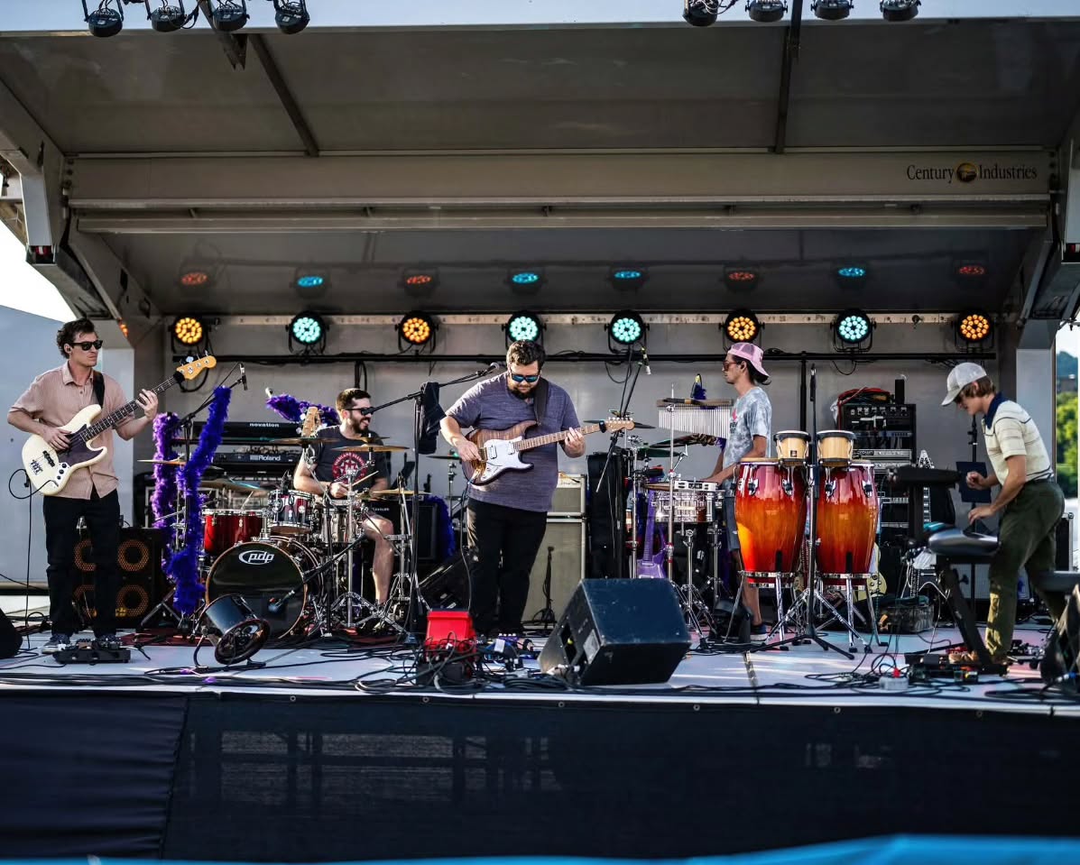 We had ourselves a gooooooood ole time at @riverfrontnights ! Weather couldn't have been more perfect, and the energy from the crowd was palpable! Thank you for supporting original local live music 🐈🎶🤘🏻
We'll see ya'll at @wanderlingerbrewing Sept. 17th for night 2 of the @billystrings Signal show afterparty
📷: @raysoldanophotography