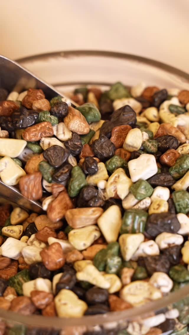 Çakıltaşı Çikolata'mızı hala denemediniz mi? 😋
📍Üsküdar Merkez İmalat
📍Üsküdar Balıkçılar Çarşısı
📍Kadıköy Balıkçılar Çarşısı
#ŞekerciCaferzade #Üsküdar #Kadıköy