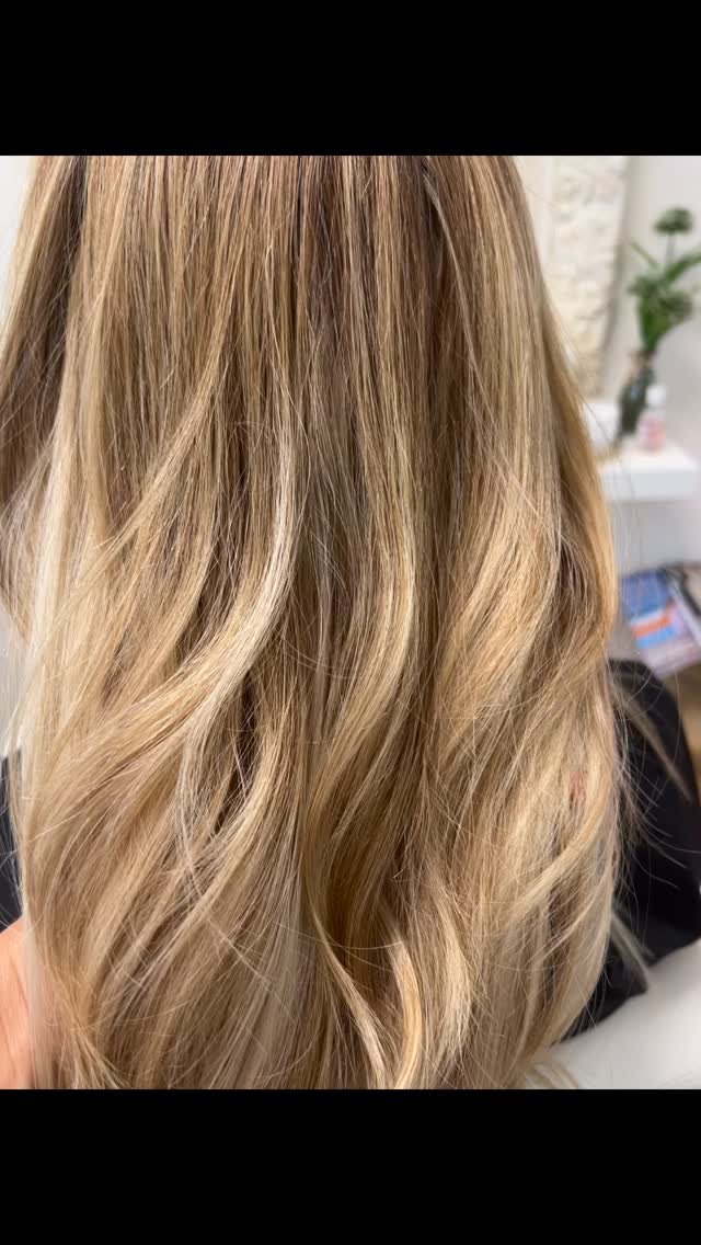 Hey, du willst das auch?
Mehr Länge, mehr Fülle – aber so, dass es niemand sieht? 😍
Dann brauchst du eine persönliche Beratung bei uns im Salon 💛
Denn jede Haarstruktur ist anders – und wir arbeiten mit den drei beliebtesten Methoden, um für dich das perfekte Ergebnis zu erzielen.
Ob Haarverdichtung oder Verlängerung:
✔️ Natürliches Ergebnis
✔️ Unsichtbarer Übergang
✔️ Tragekomfort, der überzeugt
⸻
📲 So geht’s jetzt weiter:
➡ Buch dir deinen Beratungstermin online
➡ Oder schreib uns direkt per WhatsApp – wir sind für dich da!
✨ Dein Verwöhnerlebnis beginnt mit einem Gespräch – wir freuen uns auf dich!
⸻
📍 Bel Hair – Rosenstrasse 6, Küsnacht
#Haarverlängerung #Haarverdichtung #BeratungMitHerz #BelHair #Wunschkunden #NatürlichSchön #Verwöhnerlebnis #JetztBuchen#belhairküsnacht #hairgoals #küsnacht #zurich
