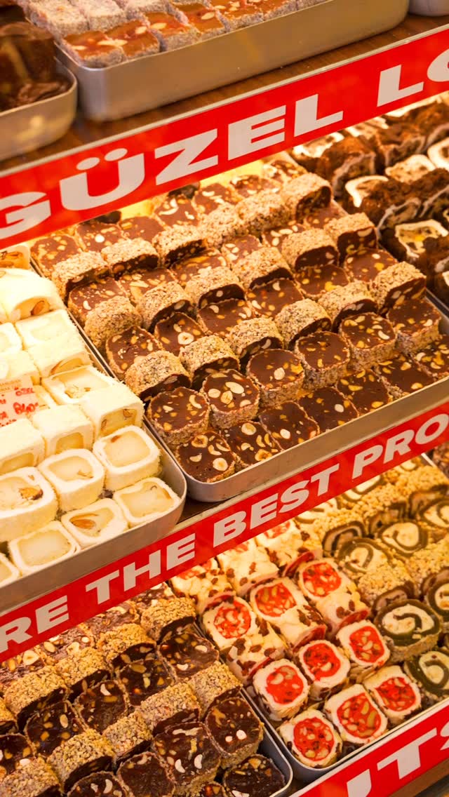 Çocukluğuna bir şekerle, sohbetine bir lokumla, kahvene bir çikolatayla dokunuyoruz. 📸
📍Üsküdar Merkez İmalat
📍Üsküdar Balıkçılar Çarşısı
📍Kadıköy Balıkçılar Çarşısı