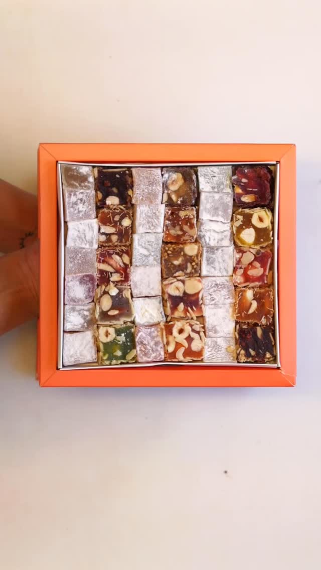 Kalite, tazelik, ustalık.
Lokumun üç sırrı bizde saklı.🌟
📍Üsküdar Merkez İmalat
📍Üsküdar Balıkçılar Çarşısı
📍Kadıköy Balıkçılar Çarşısı
#ŞekerciCaferzade #Üsküdar #Kadıköy