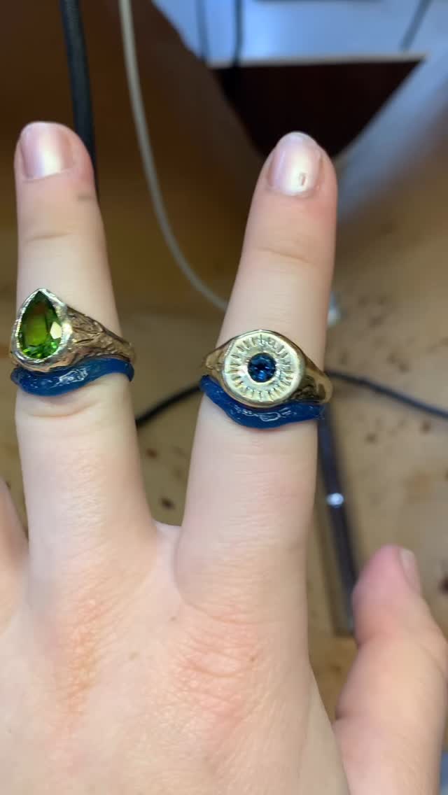 Forgot to share the wedding rings that I made to pair with these engagement rings!
#weddingring #handmaderings #bespokeweddingrings #goldrings #gold #jewellery #handmadejewellery #rings