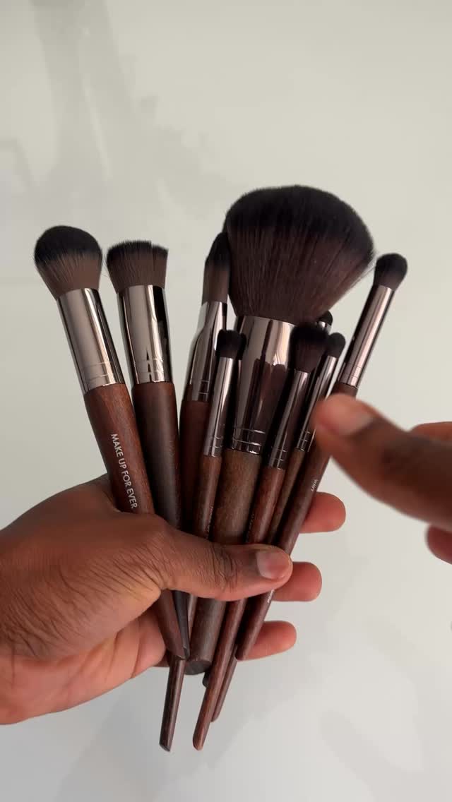 Une marque que je recommande les yeux fermés c'est @makeupforever 🫶🏾 niveau qualité prix
.
#makeup #pinceaux #pinceauxmaquillage #maquillage
