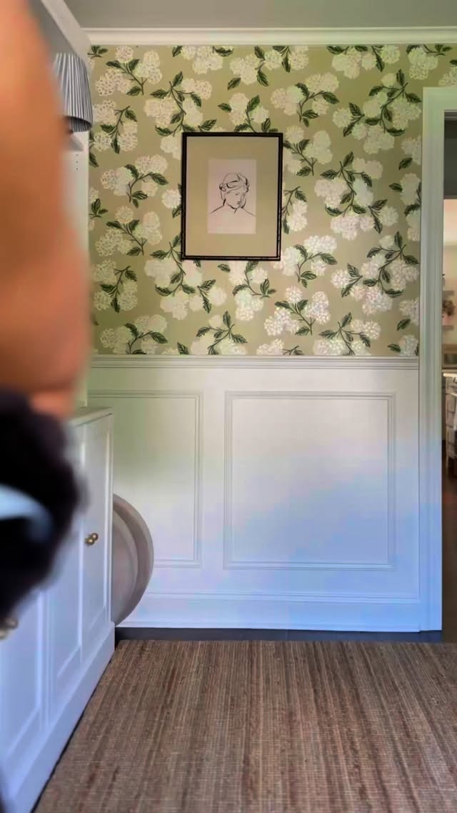 Did you ever buy an item and ended up not wearing it as much as you thought? Is it sitting in your closet creating clutter? Next time you purchase something new try going through this process. Shopping intentionally instead of impulsively is key to creating a functional wardrobe.
.
.
¿Alguna vez compraste un artículo y terminaste no usándolo tanto como pensabas? ¿Está ocupando lugar en tu armario creando desorden? La próxima vez que compres algo nuevo, prueba este proceso. Comprar intencionalmente en lugar de impulsivamente es clave para crear un armario funcional. #intentionalwardrobe #functionalwardrobe #slowfashion #stylewithless #barrelpants