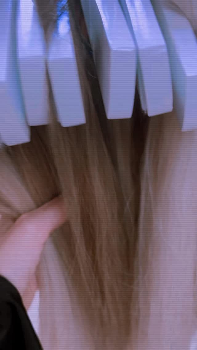 💇🏼♀️ Das sind unsere Extensions – echte Qualität, die du spürst!
Seit über 20 Jahren arbeite ich mit Haarverlängerungen und weiß genau, worauf es ankommt:
✅ Echthaar in Top-Qualität
✅ Natürlich, unsichtbar, langlebig
✅ Perfekt abgestimmt auf deine Haarstruktur & Wünsche
Du verdienst Wunschhaar, das nicht nur gut aussieht, sondern sich auch gut anfühlt.
✨ Buche jetzt deine persönliche Beratung und starte dein Haar-Glow-Up!
📍 Bel Hair – Rosenstrasse 6, Küsnacht
📲 Beratungstermin einfach online buchen
#ExtensionsProfi #Wunschhaar #BelHairKüsnacht #HaarverlängerungZürich #HairGlowUp #20JahreErfahrung #EchthaarExtensions #Verwöhnerlebnis #QualitätVorMasse #neukundenwillkommen #belhairküsnacht