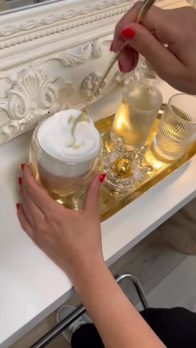 Weil du mehr verdienst als nur einen Friseurbesuch.
Bei uns gibt’s Verwöhnmomente mit Stil ✨
Genieße deine Me-Time bei Bel Hair – Pflege, Beratung & ein goldener Service 💛
👉 Jetzt Termin online buchen
📍Bel Hair
Rosenstrasse 6
8700 Küsnacht
#meinezeit#belhairküsnacht #luxusmoment
#glamourmomente
#selfcarezürich #beautyzeit
#glänzendehaare #feineshaarhilfe #friseurliebe