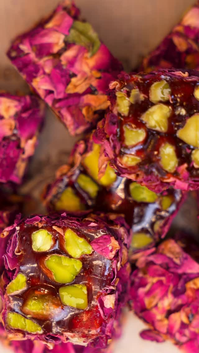 Şekerci Caferzade'nin efsane lokum lezzetleri deneyenlerin başını döndürüyor! 😋
📍Üsküdar Merkez İmalat
📍Üsküdar Balıkçılar Çarşısı
📍Kadıköy Balıkçılar Çarşısı
#ŞekerciCaferzade #Üsküdar #Kadıköy