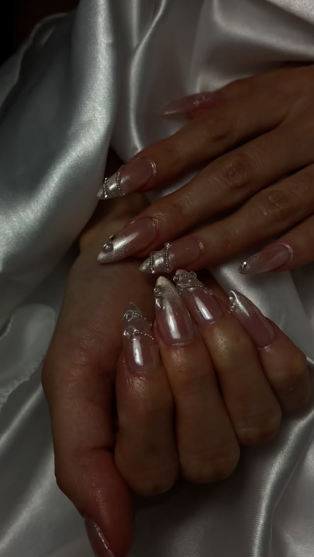 What daydreams are made of ☁️🌷
.
.
.
#melbournenails #nailsmelbourne #gelxnails #australia #nailart #gelxapplication