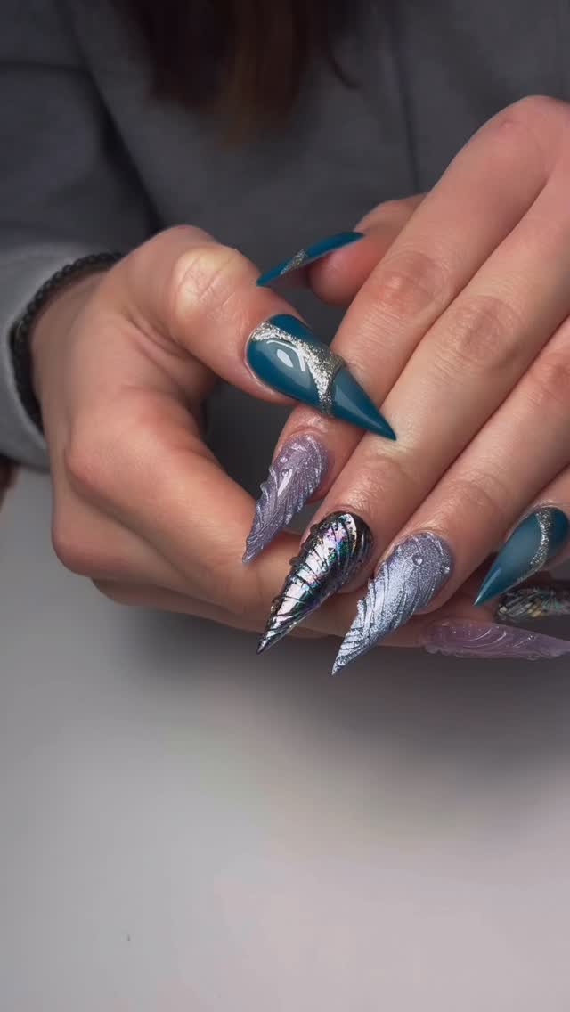 Because plain is never her style. 🫢
.
.
#melbournenails #nailsmelbourne #nailsart #acrylicnails #australia #melbourne