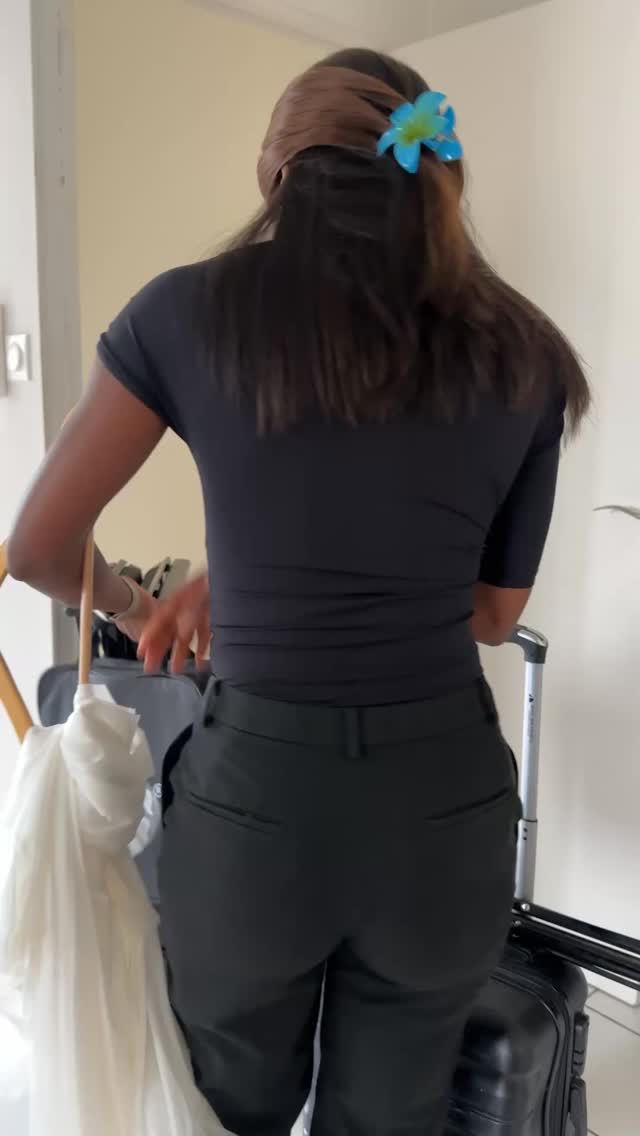 Encore une journée entrain de suivre ma voie 🫶🏾
Je suis heureuse de partager cela avec vous 😊
.
#makeup #maquillage #maquillageyeux #maquillagemariee #masterklay