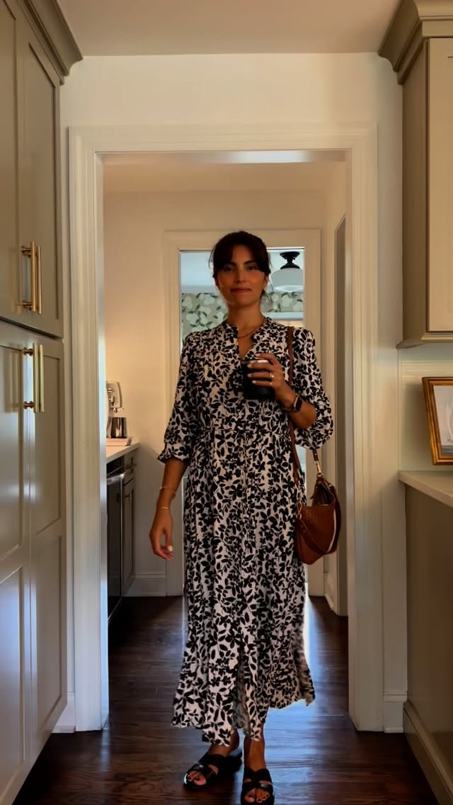 Mon-Fri Looks. So long summer! I know which is my favorite. What about yours?
.
.
Looks Lunes a Viernes. Chau Verano! Ya sé cuál es mi favorito. Cuál es el tuyo? #comfystyle #intentionalwardrobe #barrelpants #suede #stylewithless #functionalwardrobe #shopyourcloset #styleoverforty