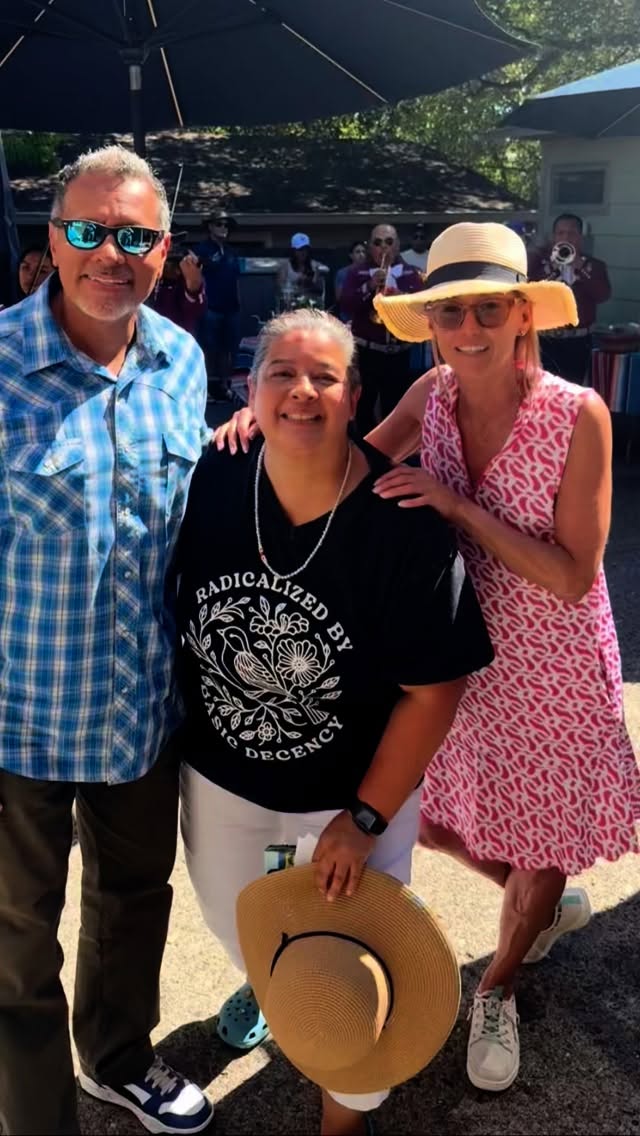 Wine Country Livingđ·
A weekend full of music: Friday night at Anaba Wines and a rocking band and Sunday in San Rafael where the streets were filled with music of all genres.đ¶đ¶
@srporchfest
@anaba_wines
#porchfest #musicinthestreets #localbands #sanrafael #sonomawinecountry #inmarin #marincounty #sundayfun #kckilian #sonomawines #positiveaging #foodandwinewomen #winlovers #winecountryliving