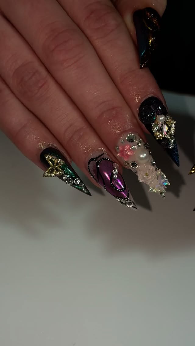 Extra? Always.
.
.
#melbournenails #nailsmelbourne #acrylicnails #nailsart #australia #naillove #melbourne