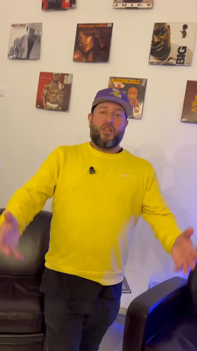 Familiarise-toi avec WORDY WORD | 90 secondes pour le connaître
Avec 33 ans derrière les platines, DJ Wordy Word fait partie des vétérans de la scène canadienne
Dans cette entrevue express, il partage son parcours e sa passion indéfectible pour la musique.
Entre hip-hop, afrobeat et house, il construit des sets qui parlent autant aux puristes qu’aux curieux. Un DJ respecté, un passionné, un vrai.
📺 Découvre sa musique dans l’épisode 026 du LOOP ROOM, tourné dans nos studios à Le Loop Académie à Blainville.
#LeLoopRoom #LELOOP #leloop #WordyWord #DJSet #DJInterview #MontrealDJ #Afrobeat #HipHop #HouseMusic #MeetTheDJ #QuebecScene #DJVeteran