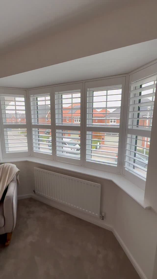 Split tilt on Hardwood shutters using 89mm louvres and hidden tilt on this bay window on this amazing new build home 🤩
Split tilt with mid rail or without gives you the benefit of being able to get showered and dressed in full natural day light but with full privacy ✅
.
.
.
#blinds #shutters #windowtreatments #homedecor #interiordesign #homeimprovement #plantationshutters #rollerblinds #venetianblinds #romanblinds #homerenovation #homedesign #interiors #residential #windowcoverings #decor #interiordecorating #luxuryhomes #softfurnishings #homeinterior #Liverpool #Liverpoolblinds #Merseyside #ShuttersLiverpool #Blindsliverpool
