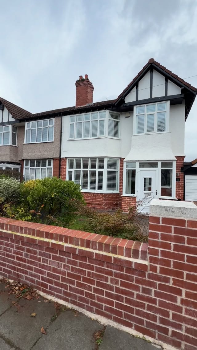 Amazing home in Crosby fitted with 76mm hardwood shutters with hidden/silent tilt 🤩
.
.
.
#blinds #shutters #windowtreatments #homedecor #interiordesign #homeimprovement #plantationshutters #rollerblinds #venetianblinds #romanblinds #homerenovation #homedesign #interiors #residential #windowcoverings #decor #interiordecorating #luxuryhomes #softfurnishings #homeinterior #Liverpool #Liverpoolblinds #Merseyside
