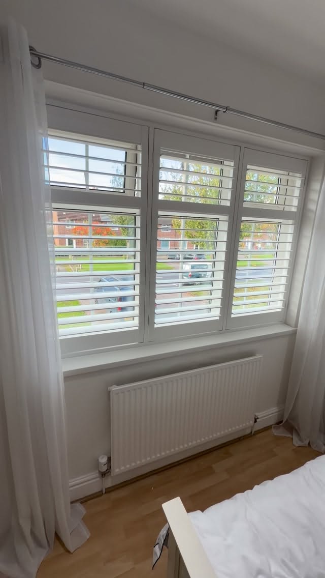 Demonstrating hidden split tilt on shutters with either a hidden split tilt or mid rail ✅
Perfect for getting dressing in full day light but with full privacy 🙌🏻
.
.
.
#shuttersliverpool #madetomeasure #windows #windowtreatments #merseyside #Liverpoolblinds #Liverpool #wirralinds #liverpoolshutters #blindsliverpool #maghullblinds #project #shutters #liverpoolroofblinds #windows #interiordesigner #childwall #northwest #kitchen #foryou #foryoupage