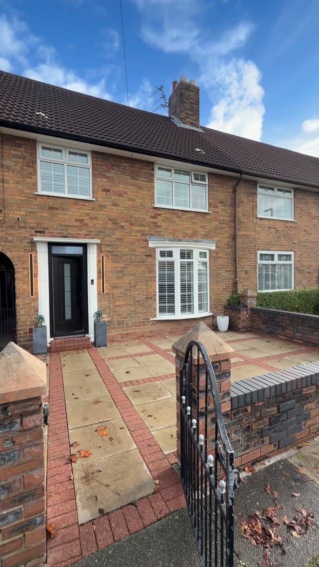 76mm hardwood shutters with hidden/ silent tilt on this amazing home🚀
.
.
.
#blinds #shutters #windowtreatments #homedecor #interiordesign #homeimprovement #plantationshutters #rollerblinds #venetianblinds #romanblinds #homerenovation #homedesign #interiors #residential #windowcoverings #decor #interiordecorating #luxuryhomes #softfurnishings #homeinterior #Liverpool #Liverpoolblinds #Merseyside #ShuttersLiverpool #Blindsliverpool