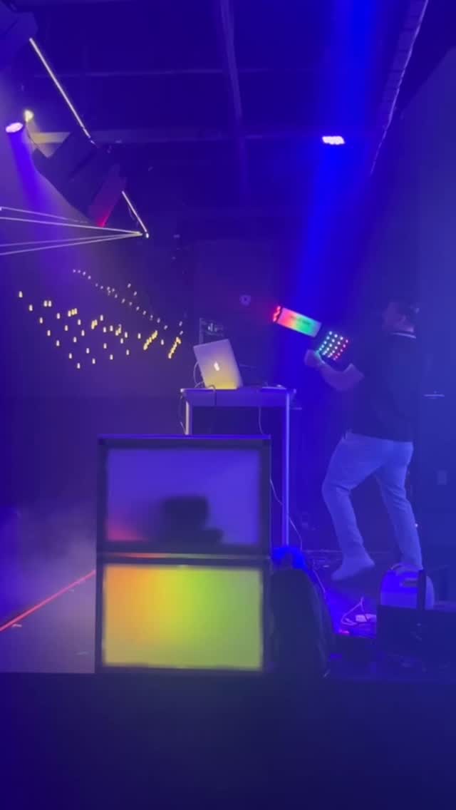 🔥 ROUND 3 – RÉSULTAT 🔥
Quel duel incroyable entre DJ CHANELLE et HONES-T au Bar 21 de l’Hôtel-Casino de Charlevoix! 🎧⚡️
Le public a vibré, le jury a tranché… et c’est DJ CHANELLE qui remporte le Round 3 et passe officiellement au prochain round! 🏆💥
Félicitations à Chanelle pour son énergie et son style unique derrière les platines 👏🔥
Le niveau monte chaque semaine… qui sera le prochain à passer? 👀
#BattleDJBar21 #LeLoop #Bar21 #Charlevoix #DJBattle #DJChanelle #LELOOP