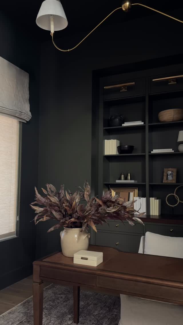 POV: you going through our videos from today’s shoot
We can’t wait to share the photos @kaylabowenphotography 🤍
Design @houseoffourdesign
General Contractor @vegasremodelsllc
Millwork @lvclosetdesign