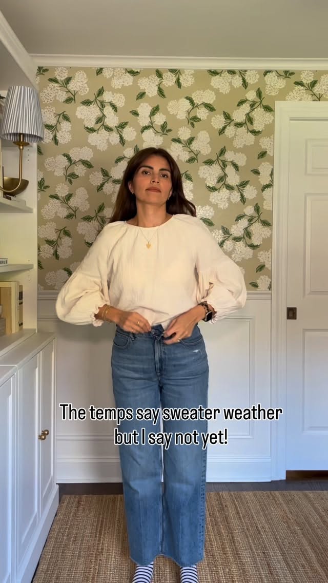 Tuesday outfit. Not ready for my usual rotation of sweaters.
Jeans: way high jean Everlane
Top: old Target poet blouse.
Boots: Sezane
Jacket: Zara
Suede Handbag: Mango
Necklace: Thatch Jewelry Amaya necklace
.
.
Outfit de Martes. Todavía no estoy lista para mi rotación de suéteres usual. #elevatedcasual #stylewithless #styleoverforty #casuaelevado