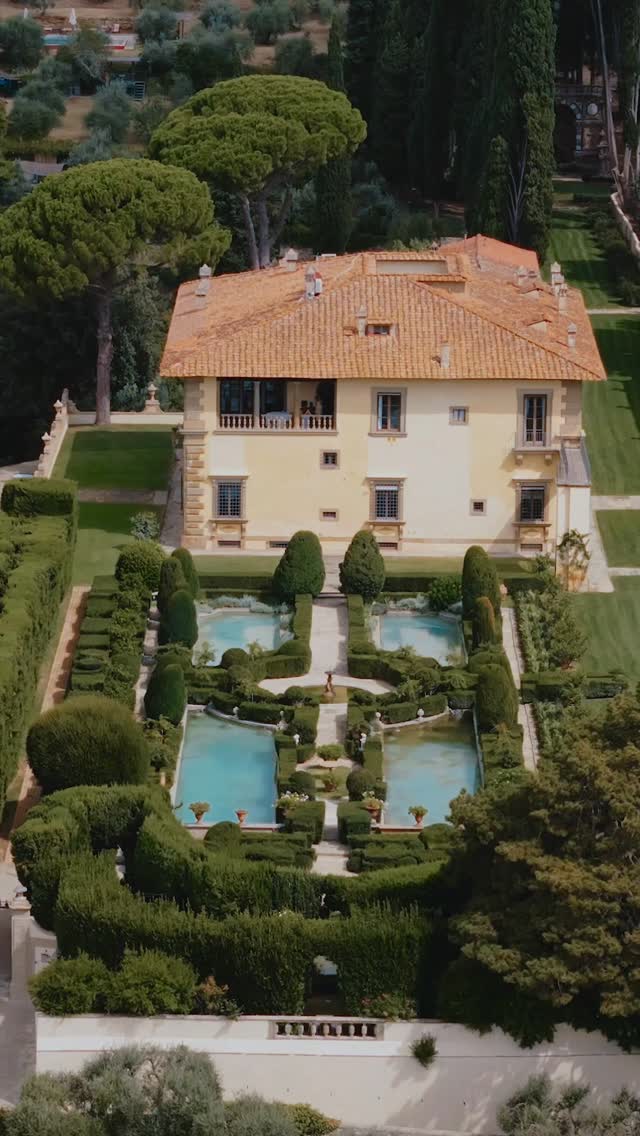 A dream of love among the timeless gardens of Villa Gamberaia.
A refined fairytale bathed in golden light and Tuscan scents, with elegant tables, sparkling crystal, and a dinner beneath the stars.
An experience of pure beauty, where love shone as the most precious detail. ✨🤍
.
Wedding planner: @cgeventdesigner
Photographer: @akosheleva_ph
Video: @gioderosavideographer
Venue: @villagamberaia
Flowers @fioriditestaweddingsandevents
See more works⬇️
https://www.gioderosavideographer.com/
.
.
#weddingfilm #wedding #weddingvideo #amalficoastwedding2025 #amalficoastwedding2025 #wedding2025 #weddingbride2026 #wedding2026 #weddingvideo2026 #weddinginspiration #weddingvideographer #instawedding #destinationwedding #weddingfilms
