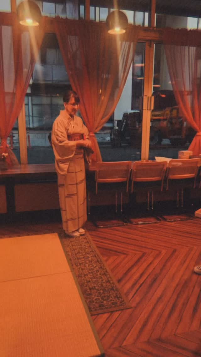 🍵 Thank you for joining us for an evening of Chanoyu! 🌿
We’re still glowing from our recent Japanese Tea Ceremony class, an inspiring journey into the art, history, and living culture of Chanoyu. Guided by the wonderful Stephanie Lemmons Wilson, a lifelong tea lover who has studied at Issoan Tea School for 14 years (and who also happens to be TeaFestPDX’s own education coordinator 💚), attendees discovered how each mindful motion in preparing matcha carries centuries of tradition and heart.
A heartfelt thank you to our gracious hosts at @wallflowercoffeeco for welcoming us into your cozy space. Your warmth set the perfect tone for the experience. And of course, deep gratitude to @mizubateaco for generously donating their gorgeous matcha.
We’re so grateful to everyone who shared this experience with us, may the connection of the tea ceremony carry with you long after. ✨
Stay tuned for more TeaFestPDX classes and gatherings 🍃
#TeaFestPDX #Chanoyu #Japaneseteaceremony #MizubaMatcha #WallflowerCoffee #TeaCommunity #mindfulmoments