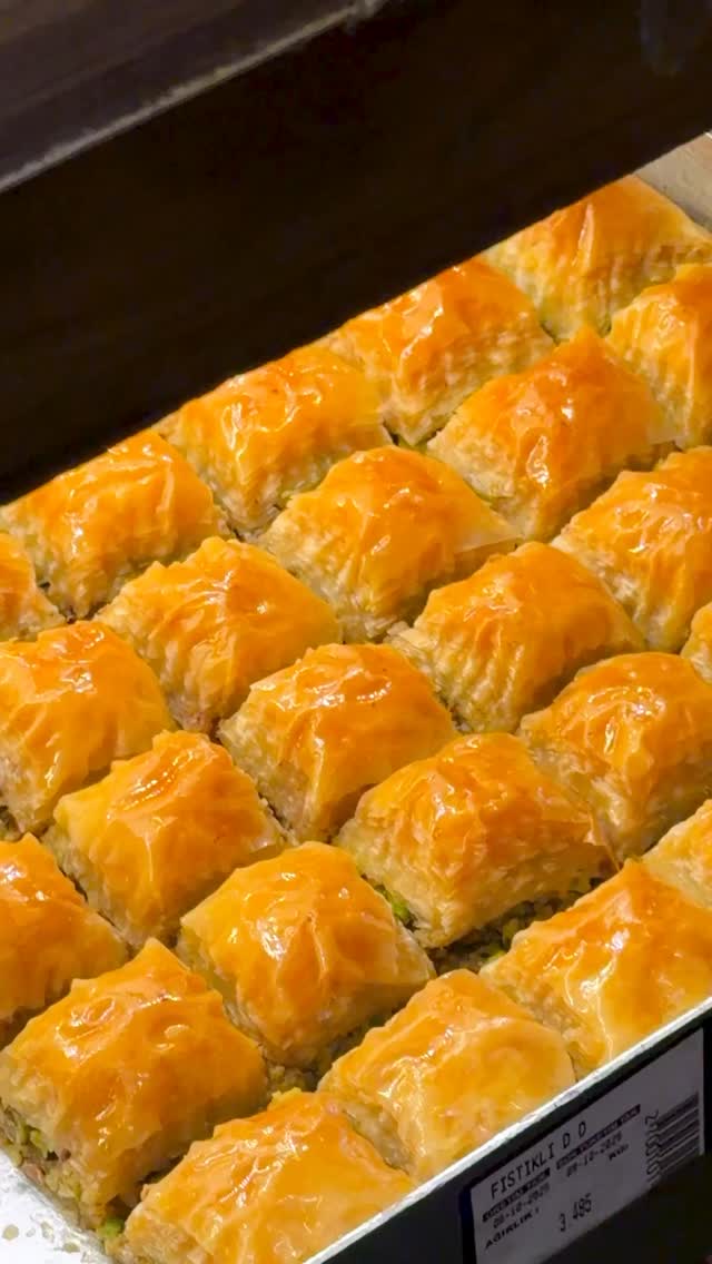 Şerbetli tatlılarımızla sofralarınıza zarafet katıyoruz! 😋
📍Üsküdar Merkez İmalat
📍Üsküdar Balıkçılar Çarşısı
📍Kadıköy Balıkçılar Çarşısı
#ŞekerciCaferzade #Üsküdar #Kadıköy