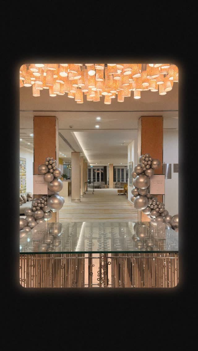 Dreamy days doing what we love and this was iconic 🤍
Organic garlands and a room full of orbs with a little sprinkle of disco 🪩
SPA MEMBERS BALL @thegrovehotel
Thank you @lightupeventshertfordshire for creating the magic with me, the day was perfection and the vision came to life 🤍
@proballoonshop always stocking the best from @kalisanballoons to starbursts…
#thegrove #thegrovehotel #organicgarlands #bespokeballoons #hertfordshireevents #ballooning #discoballhire #setdressing #partyplanner #partystylist #christmaspartydecor