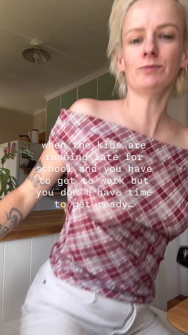 The Make-up is only as good as the brush you’re blending it with… right? Or did I just make that up? Either way, I couldn’t live without my Multi-Task Blending Brush! Such a staple and it blends the creamy formulas so quick and easy 👌
#maxandlouie #maxandlouiecosmetics #veganmakeup #maxandlouiemakeup #nzmakeup