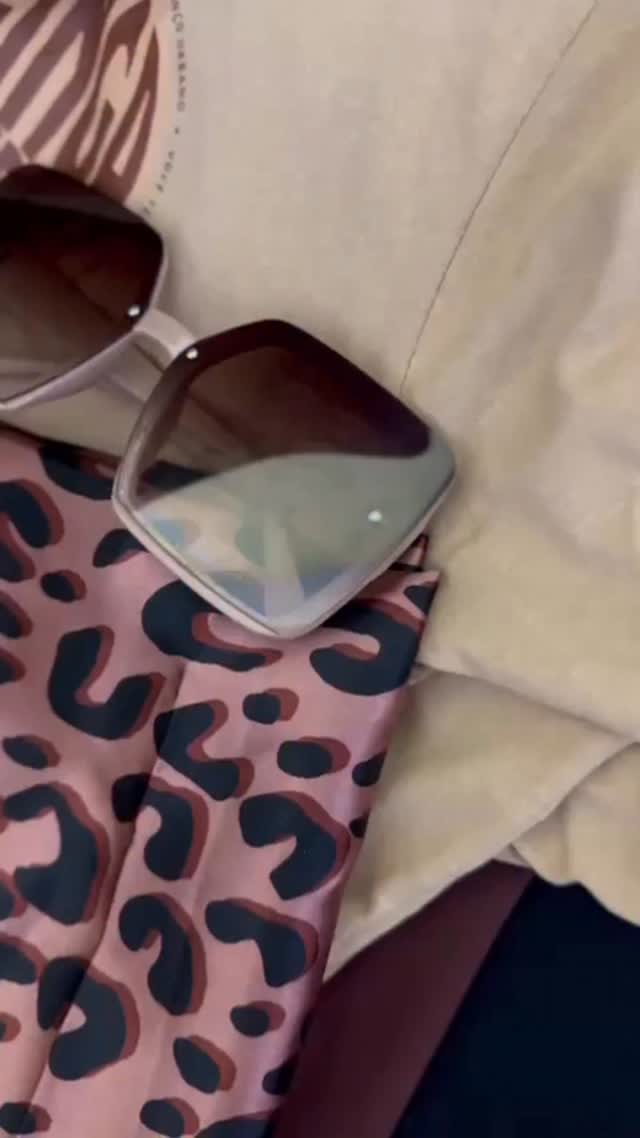 Bonde de oncinhas tá on 🐆
Macaquinho Choco no corpo, camisa Areia por cima… acabou, tá pronta.
Nem precisa pensar — só vai, cria, vive, dança.
#BalançoUrbano #RealYou #BondeDeOncinha #LookBU #EstiloSemEsforço