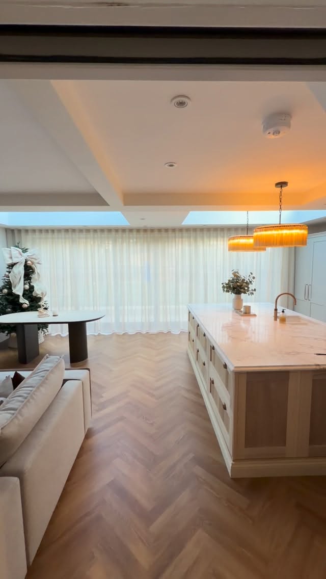 Floor to ceiling Wave headed voiles 🤩
.
.
.
#blinds #shutters #windowtreatments #homedecor #interiordesign #homeimprovement #plantationshutters #rollerblinds #venetianblinds #romanblinds #homerenovation #homedesign #interiors #residential #windowcoverings #decor #interiordecorating #luxuryhomes #softfurnishings #homeinterior #Liverpool #Liverpoolblinds #Merseyside #ShuttersLiverpool #Blindsliverpool