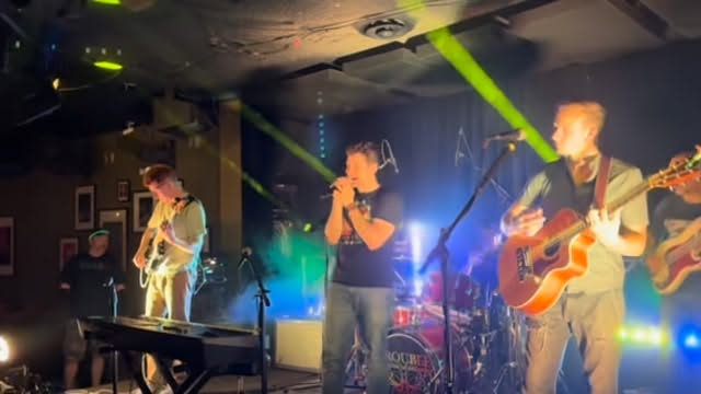 A beautiful and intimate concert at Flamingo Resort 🦩 #yellow #clocks #coldplay #coldplayfans #coldplaytribute