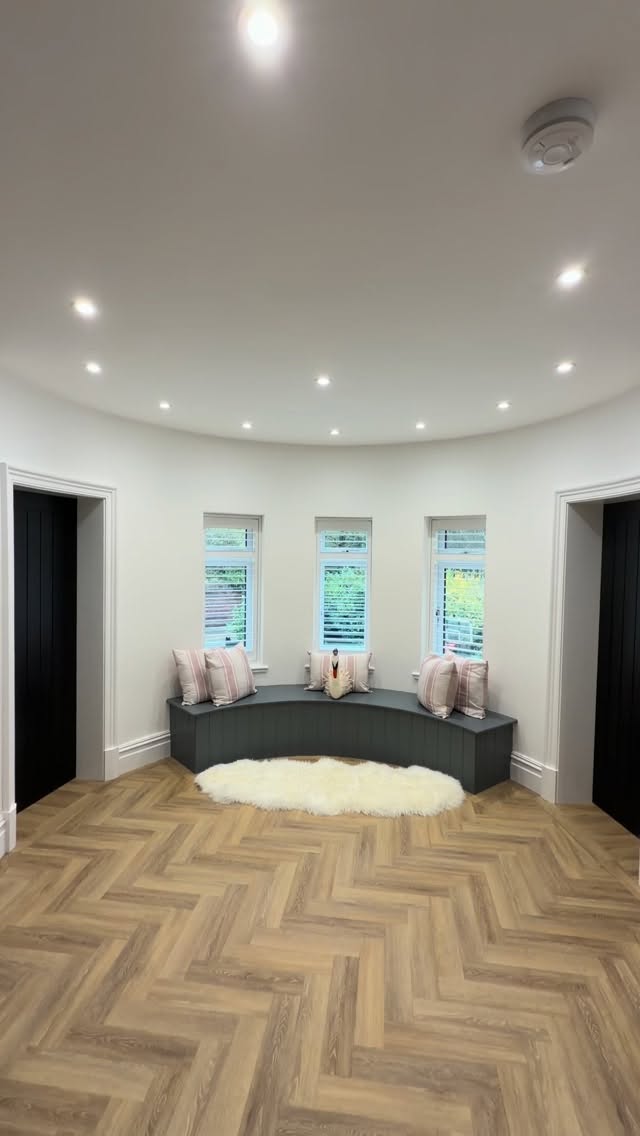 Beautiful Bay window dressed with 76mm Hardwood shutters🤩