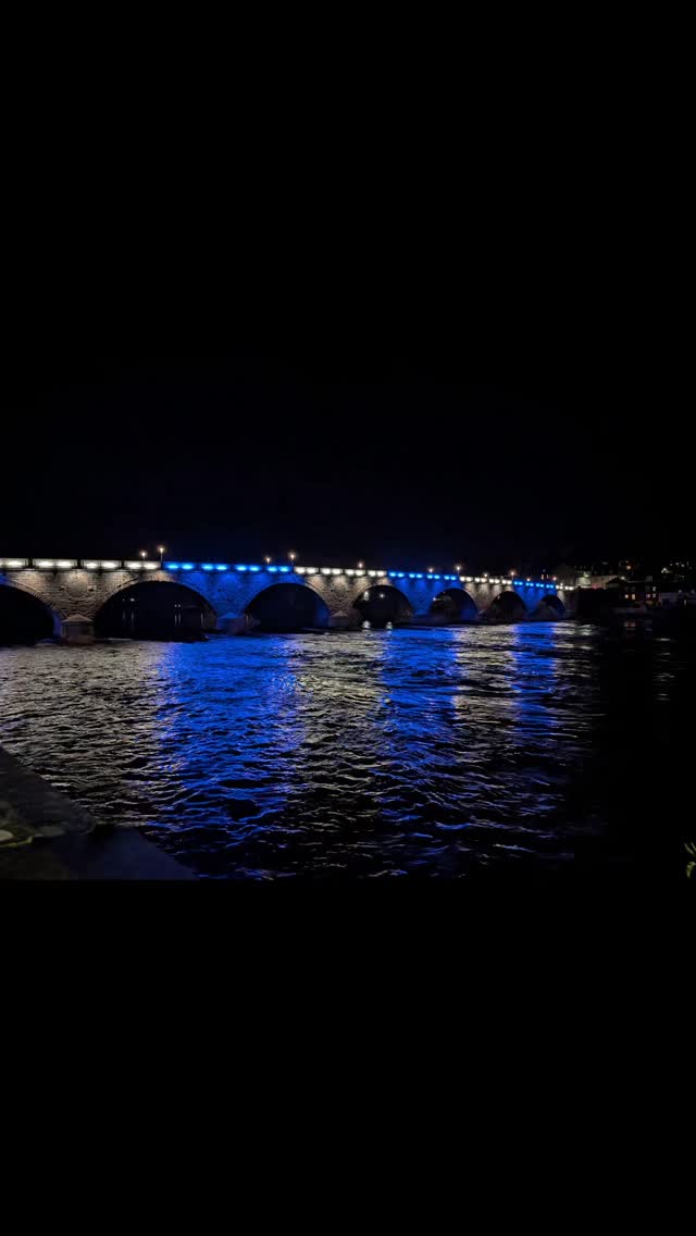 Perfect end to a hectic week.
Always like to get a river or a forest into my week - lucky to live here.
#scotland #tay #november #streetphotography