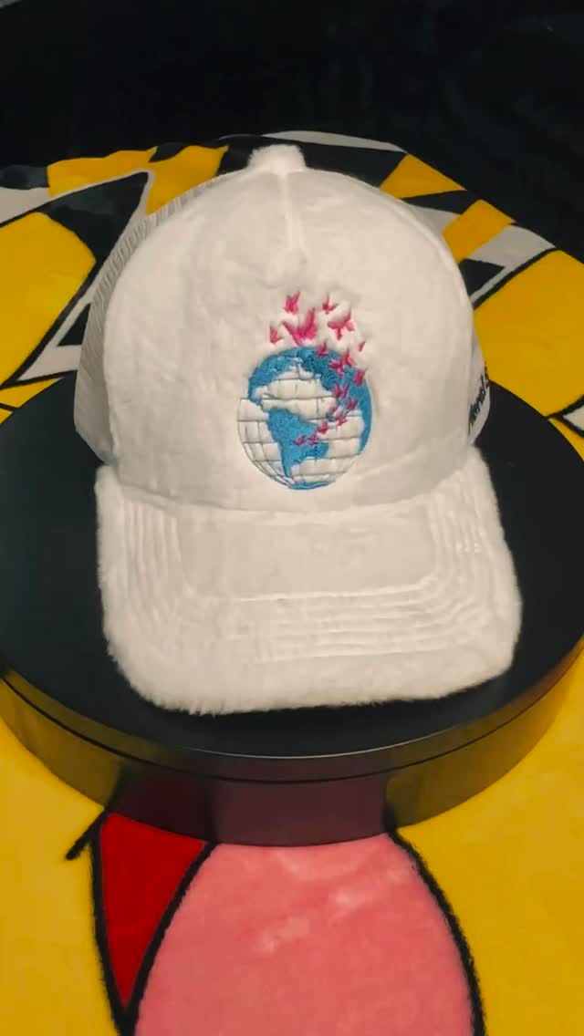 Nimbus & Midnight Bloom | Floral Skies Trucker Hats 🫠🚀
#fashion #truckerhats #fauxfur #streetwear #streetfashion #hats #customapparel #apparel #casualstyle #fashioninspo