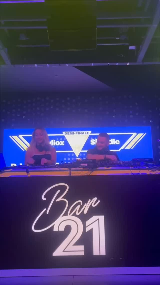 Dernier round des demi-finales.
Shieldie affronte Kayliox dans un duel intense… et c’est Shieldie qui décroche sa place pour la grande finale face à Vexskin.
La scène est prête pour l’affrontement ultime.
#BattleDJBar21 #LeLoop #DJBattle #Bar21 #Charlevoix