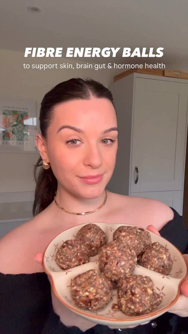 Skin, hormone & gut friendly energy balls! 😋
Packed full of healthy fats, fibre, antioxidants & more! My first time making these and they will now be an absolute staple in my Sunday meal prep for the week. The dates, peanut butter and cacao powder combined create a rich but sweet flavour to satisfy that sweet tooth craving… just need to stop yourself from eating them all at once, it’s tempting 🤣
Brazil nuts
Almonds
Medjool dates
Chia seeds
Cacao powder
Cinnamon
Psyllium husk (optional, but high in fibre! Very good for digestion)
Maple syrup
Peanut butter
Pinch of salt
I don’t measure anything! only with love ♥️
