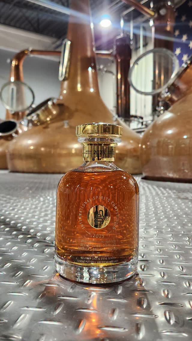 AMERICA'S GREATEST WHISKEY 2025!
A huge thank you to the American Distilling Institute @americandistilling and Glencairn Crystal @theglencairnglass for this beautiful trophy decanter. We filled it with Bourbon Cask & Stave Series Whiskey and have it on display in the tasting room just in time for Christmas! Sláinte to everyone for all of the love we have received. May your holidays be merry and bright! 🙌🥃🤗